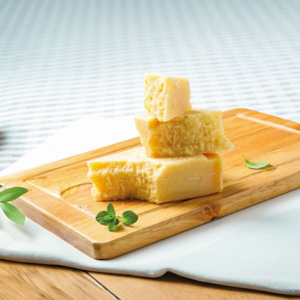 Biologischer Parmesan-Käse (Parmigiano Reggiano)